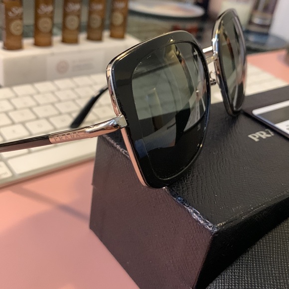 Authentic Prada Sunglasses SPR59M - Picture 3 of 9